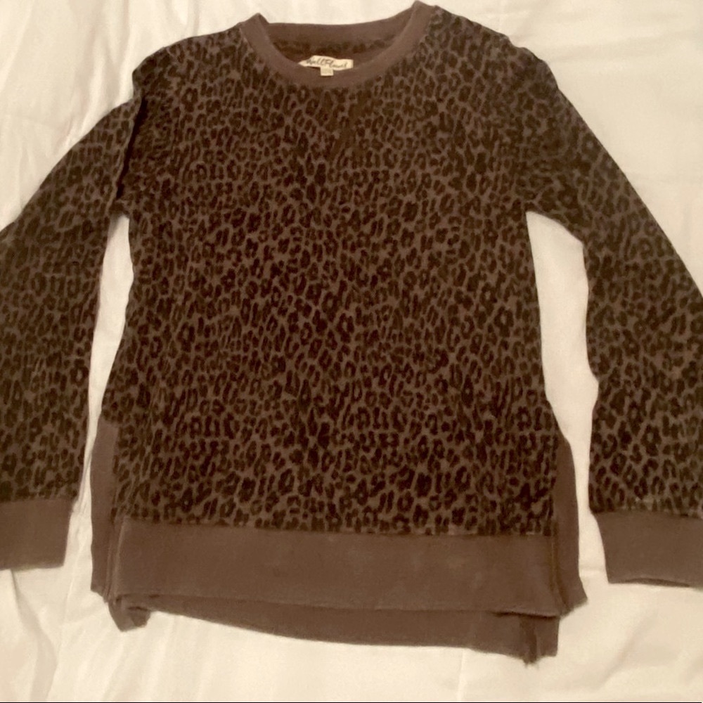 Leopard print pullover